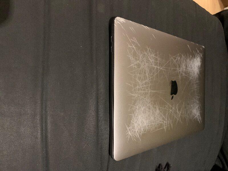 MacBook Pro 13" (2019) 8GO 2 thunderbolt 3 ports / 1.4 GHz Intel core i5 quatre cœurs
