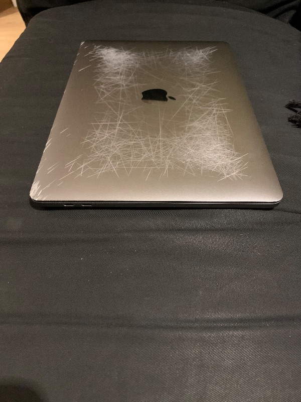 MacBook Pro 13" (2019) 8GO 2 thunderbolt 3 ports / 1.4 GHz Intel core i5 quatre cœurs