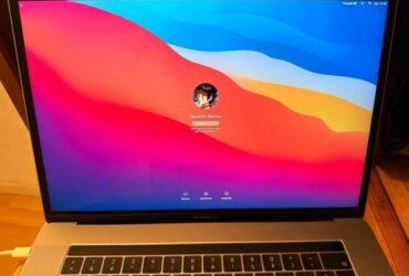 Apple MacBook Pro Gris Sideral 15\" 2,8-3,8Ghz 16Go + SSD 512Go Radeon Pro 560 COMME NEUF