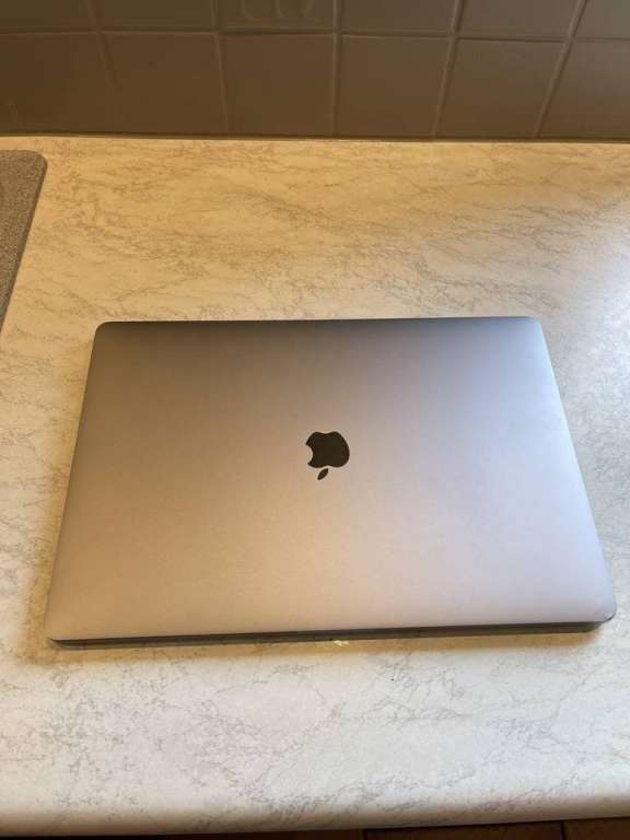 MacBook Pro 16  2019