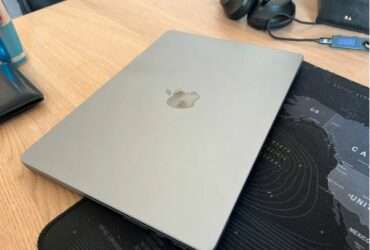 MacBook pro 14 M2 MAX 1To 64Go