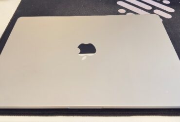 Vends MacBook Air 15 Pouces M3 16/512Go lumière stellaire 