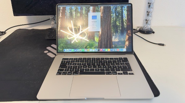 Vends MacBook Air 15 Pouces M3 16/512Go lumière stellaire 